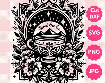 Op de afbeelding: Zwart-wit Suriel Tea Co. ontwerp met een gedetailleerde theekop, bloemmotieven en bergsilhouetten. Het ontwerp bevat de tekst "Suriel Tea Co." en is omgeven door decoratieve krullen. Roze pictogrammen geven bestandstypen aan: Cut DXF, SVG, PNG en JPG.