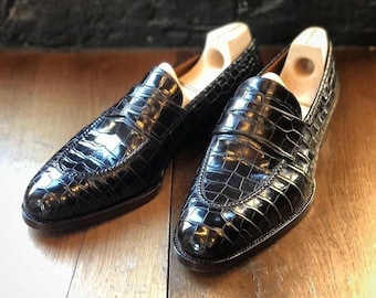 Handgjorda svarta slip-on-skor i alligatorläder: Herrskor med formell passform