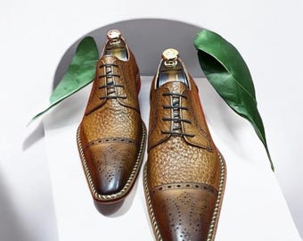 Zapatos Oxford de piel hechos a mano: Zapatos de vestir con punta de ala y textura de cocodrilo