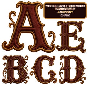 Puede incluir: Alfabeto bordado de estilo victoriano con las letras A, B, C, D y E. Las letras son de color rojo oscuro con bordes dorados y adornos de volutas. La imagen incluye el texto "VICTORIAN SCROLLWORK EMBROIDERY ALPHABET 40 PNG".