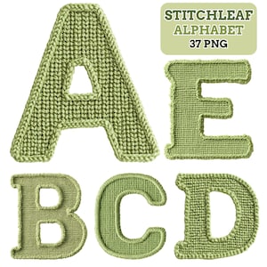 Può includere: Una collezione di lettere dell'alfabeto verdi, lavorate a maglia: A, B, C, D ed E. Le lettere sono in un carattere sans-serif e hanno un aspetto strutturato. L'immagine include anche una casella di testo che recita "STITCHLEAF ALPHABET 37 PNG".