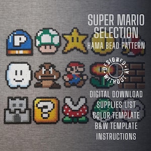 Könnte beinhalten: Eine Auswahl an Super Mario Hama-Perlenmustern. Das Bild zeigt pixelige Designs von Charakteren und Gegenständen aus dem Spiel, darunter ein Pilz, ein Stern und ein Fragezeichenblock. Der Text lautet "Super Mario Selection" und "Hama Bead Pattern".