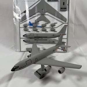 3D-geprinte kitkaart KC‑135R Stratotanker – in elkaar geklikt USAF-tankermodel, vliegtuigmodel zonder lijm