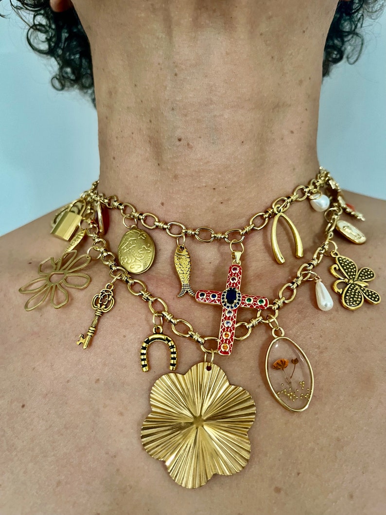 Progetta la tua collana con ciondolo personalizzata in oro Progetta la tua collana con ciondolo in oro immagine 2