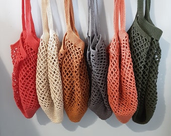 Red de compras hecha a mano en crochet. El pequeño “por si acaso” que cabe fácilmente en cualquier lugar.