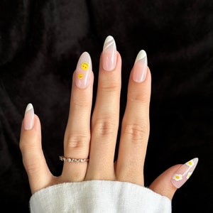 Daisy Day Press On Nails: Yellow Almond, Smiley Face Design