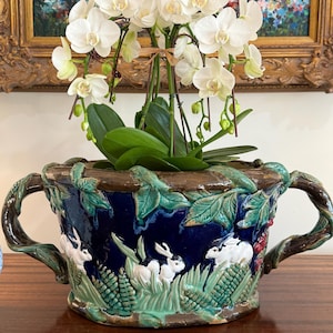 XL fransk majolika kaninkruka/handmålad kaninplanter/mitten av 1900-talets barbotinträdgård