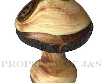 Seta de madera rústica convertida a mano