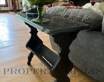 Mesa auxiliar estilo antiguo