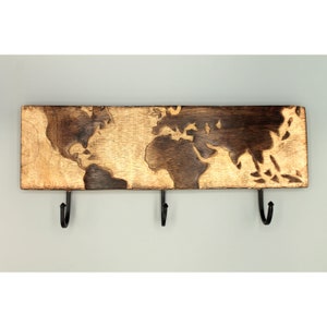 Hakenleiste Holz 38 x 15 x 5 cm mit 3 Metallhaken Weltkarte Braun