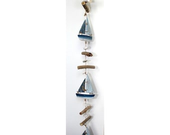 Driftwood chain with boats 100 cm long wooden pebbles