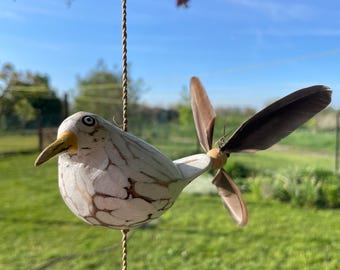 Möwe mit Feder Propeller Windspiel aus Holz Länge 60 cm