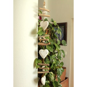 Windspiel Treibholzkette mit Herzen 90 cm aus Holz und Kiesel