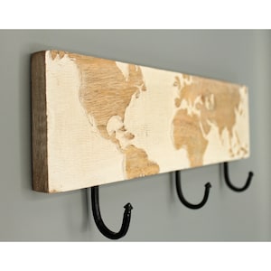 Hakenleiste Holz 38 x 15 x 5 cm mit 3 Metallhaken Weltkarte Weiss