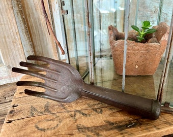 Vintage Metal Garden Tool  Olde Garden Claw Tool  Flower Garden Tools Vintage Metal Hand Tool  Gardening Tool Rusty Hand Rake  Garden Shed