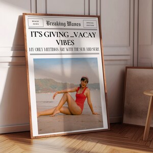 Arte mural de periódico - Arte mural playero imprimible / Decoración de habitación playera con impresión de periódico / Póster de surf de chica cocotera / Póster elegante del océano "Mantente salado"