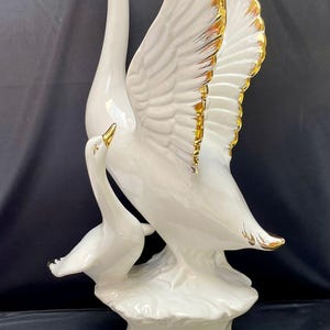 Ceramic Swan White Gold Figurine - Vintage - Knick Knack