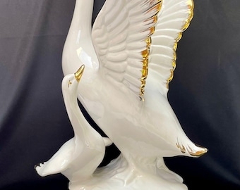Ceramic Swan White Gold Figurine - Vintage - Knick Knack