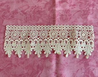 IVORY Lace Waterfall Dangle Applique