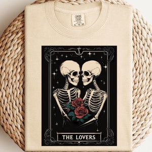 Maglietta con carte dei tarocchi, maglietta per coppie abbinate, regali gotici, maglietta con scheletro, maglietta per San Valentino, rose degli amanti, regalo di anniversario, maglietta per coppie alla moda