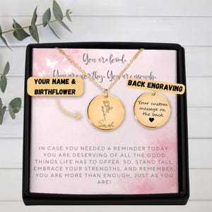 Bloemenketting - gouden cirkel gepersonaliseerde geboortebloemketting voor haar met aangepaste naam en berichtkaart, fijne sieraden cadeau
