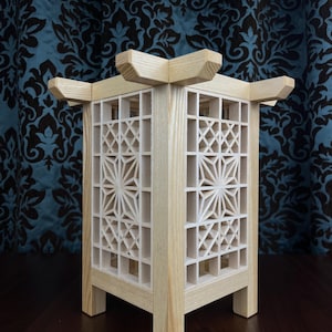 Japanese style shoji lamp/lantern with kumiko panels (pattern 4)