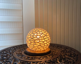 Lampada stampata in 3D - Design Voronoi - Paralume sfera corallo