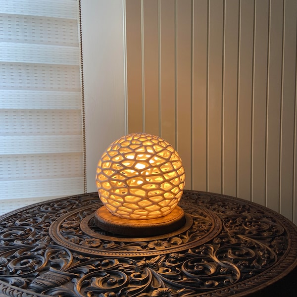 Lampada stampata in 3D - Design Voronoi - Paralume sfera corallo