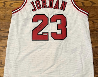 Camiseta autografiada de Michael Jordan de los Chicago Bulls, número 23, con certificado de autenticidad.