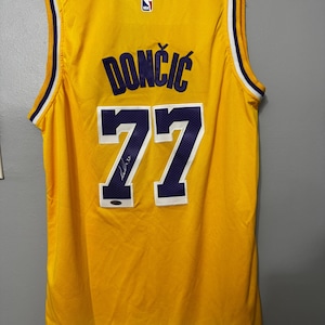 Luka Doncic Los Angeles Lakers gesigneerde #77 jersey COA