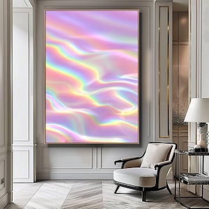 Puede incluir: Gran obra de arte enmarcada con un diseño abstracto de colores iridiscentes fluidos. La obra presenta una mezcla de tonos rosas, morados, amarillos y azules, creando un efecto brillante en forma de olas. Está montada en un marco dorado, adecuado para la decoración del hogar.