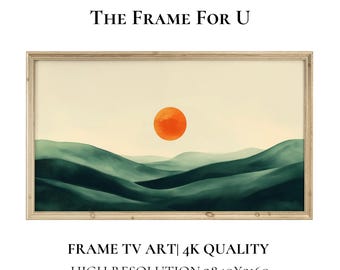 Op de afbeelding: Een digitale kunstprint van een zonsondergang over glooiende groene heuvels. De zon is een heldere oranje cirkel in de lucht. De print is ingelijst in een licht houten lijst. "THE FRAME FOR U" staat bovenaan de afbeelding. "FRAME TV ART | 4K QUALITY HIGH RESOLUTION 3840x2160" staat onderaan de afbeelding.