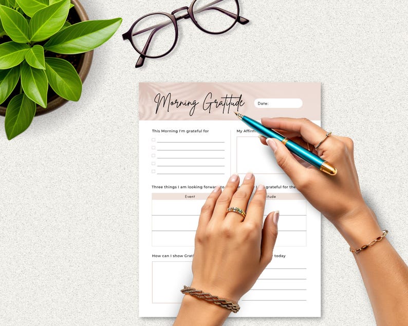 Image of someone using the daily gratitude morning page.