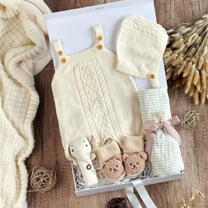 Baby Girl Gift, Baby Shower Gift, Baby Gift Box, Personalized Card, Baby Gift Basket, Welcome Baby, Newborn Gift Set, Baby Blanket, New Baby