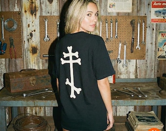 Camisa cristiana ortodoxa con cruz de hueso de Orthobones en colores cómodos