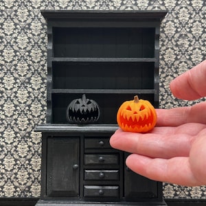 Miniature Halloween Light Up Jack-o&#39;-lantern