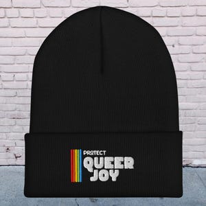 Protect Queer Joy-beanie met omslag