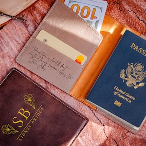 Personalisierter Lederpasshülle, Monogramm Lederhülle, Passhülle, Reisegeschenk, Reisegeschenk