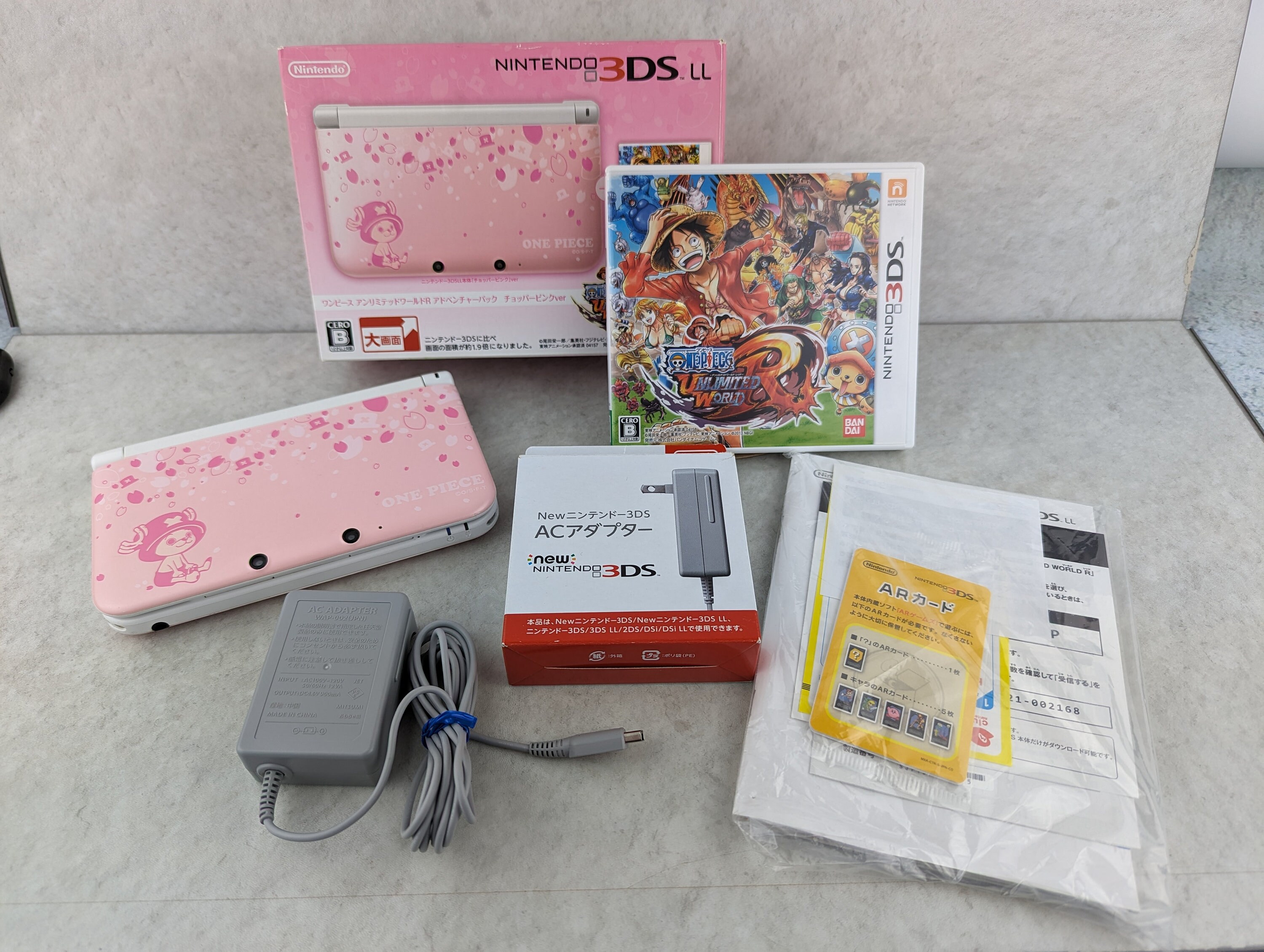 NINTENDO ３DS LL ワンピース　STRAW HAT CREW Nintendo 3DS LL XL Console One Piece Chopper Pink Japan