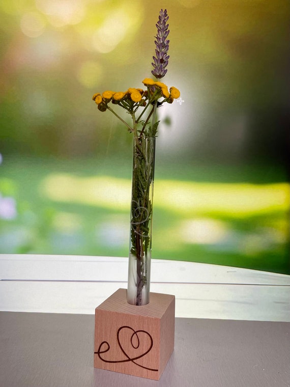 Reagenzglas als Vase oder Geschenkverpackung mit passendem Holzfuß