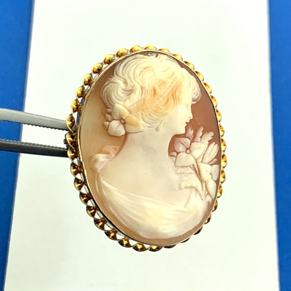 Vintage 10K Yellow Gold Carved Peach Cameo Twiste… - image 1