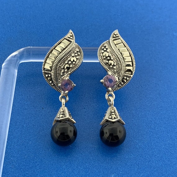 1/2 Black Onyx 1/2 Leaf Earrings 1/2 Black Onyx 1/2 Leaf Earrings