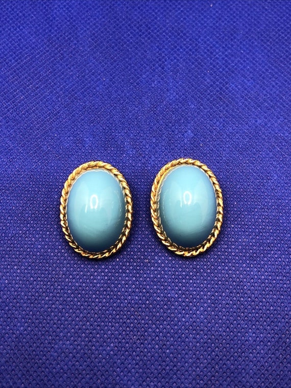 Kenneth Jay Lane Gold Tone Faux Turquoise Oval Ca… - image 1