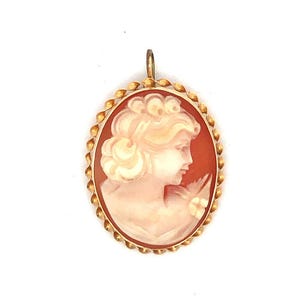 Vintage 14K Yellow Gold Carved Cameo Oval Ribbed Statement Pendant
