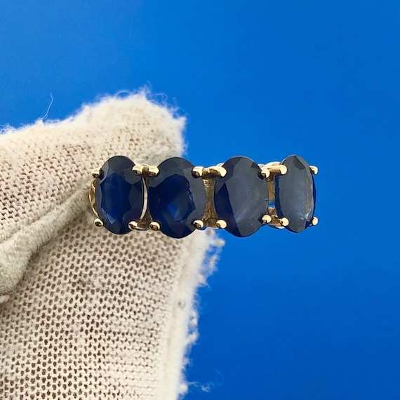 10k Yellow Gold 4 Carat Sapphire Ring - image 3