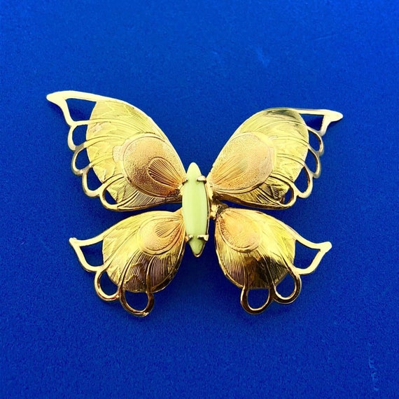 Vintage Delicate Gold Tone Gaspeite Butterfly Ope… - image 2