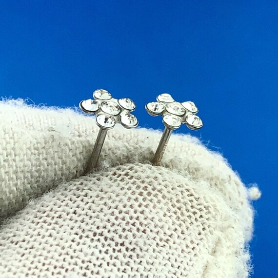 Vintage 14K White Gold Rhinestone Petite Flower S… - image 4