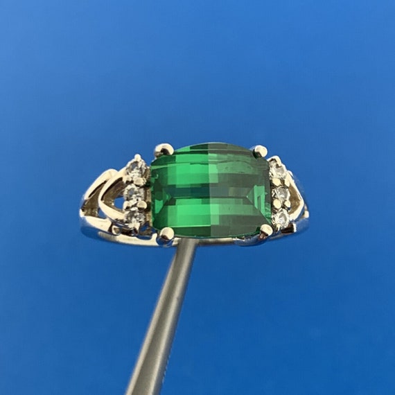 ソリッド925スターリングシルバー グリーンキュービックジルコニア ポストスタッドピアス 4mm ジェムストーン キュービックジルコニア　並行輸入品