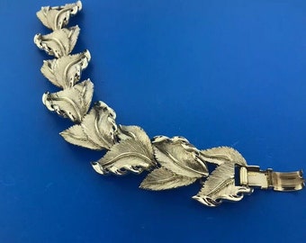 Vintage Lisner Mid Century Gold Tone Leaf Ribbon Wide Chunky Panel Bracelet