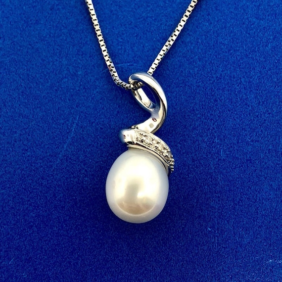 14K White Gold Pearl Diamond Accent Infinity Twist